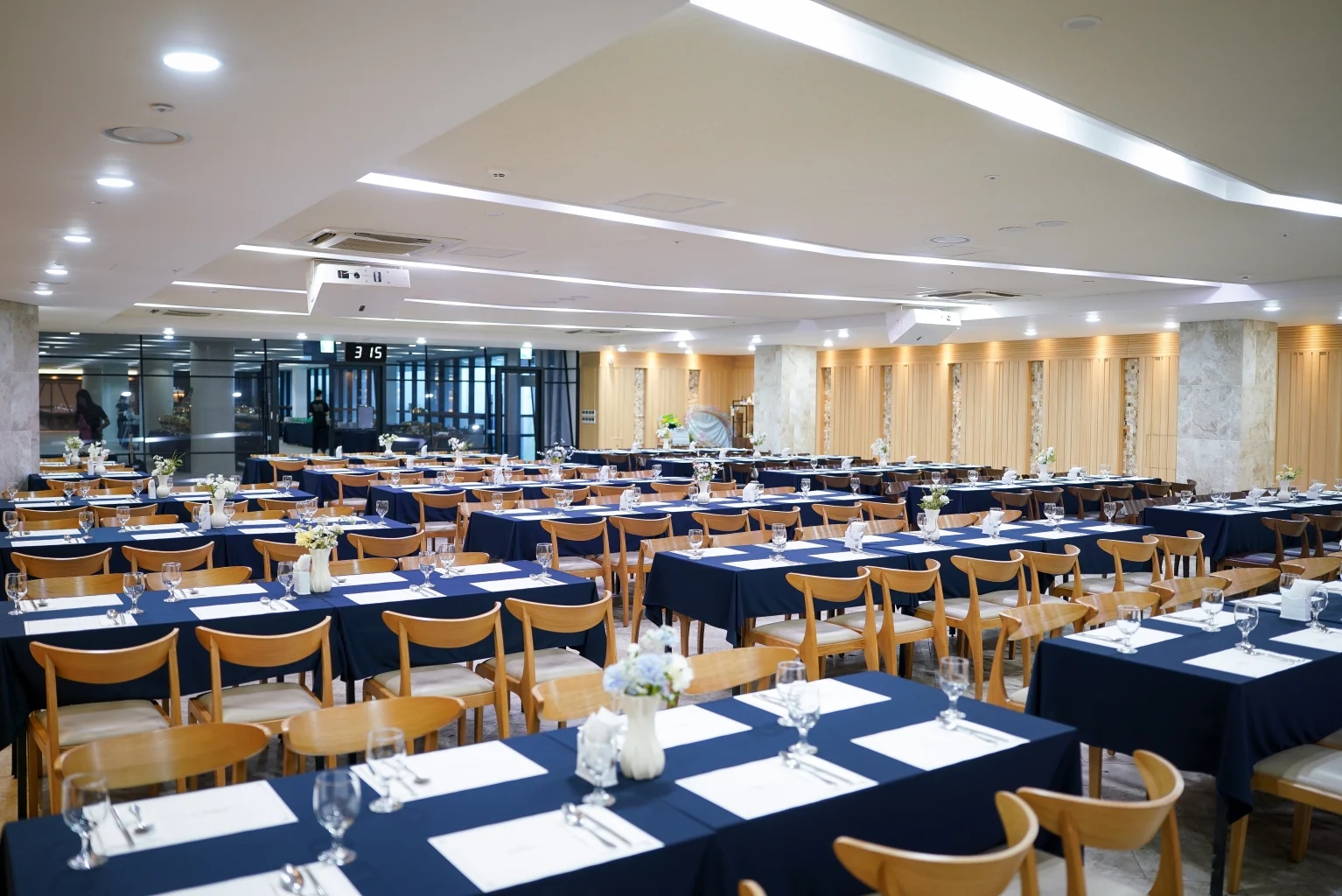 Garden Hall · 연회 공간