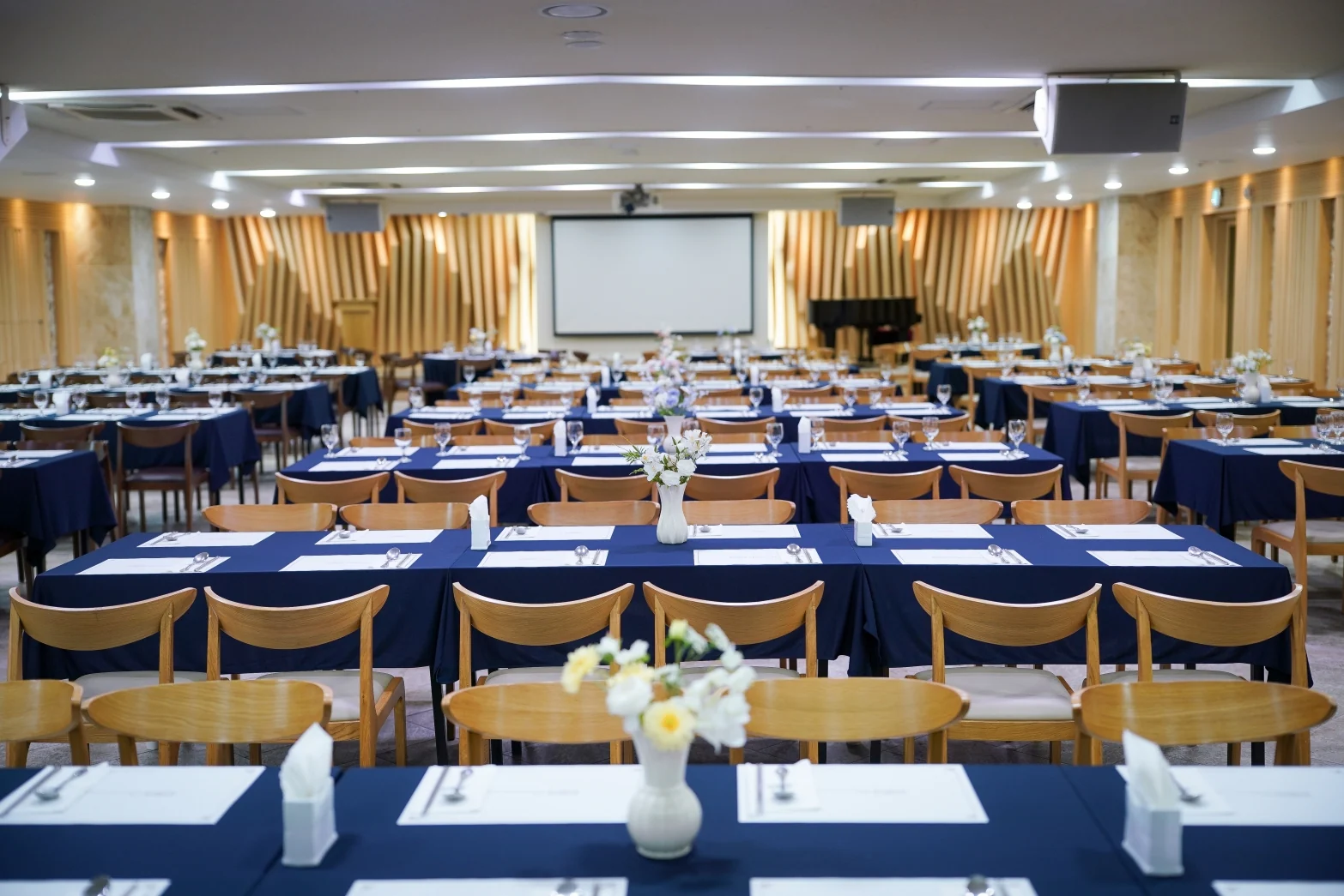 Garden Hall · 연회 공간