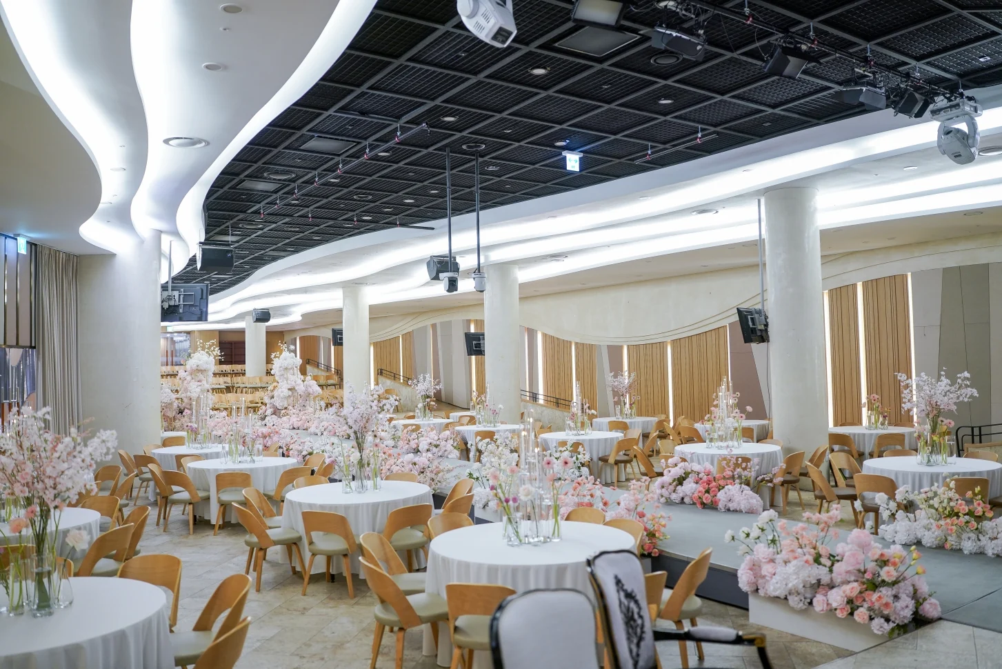 Wave Hall · 홀 전경
